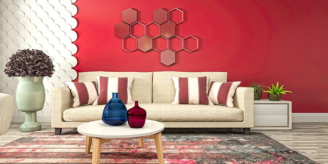 nowoczesny salon z białymi listwami przypodłogowymi przy czerwonej ścianie